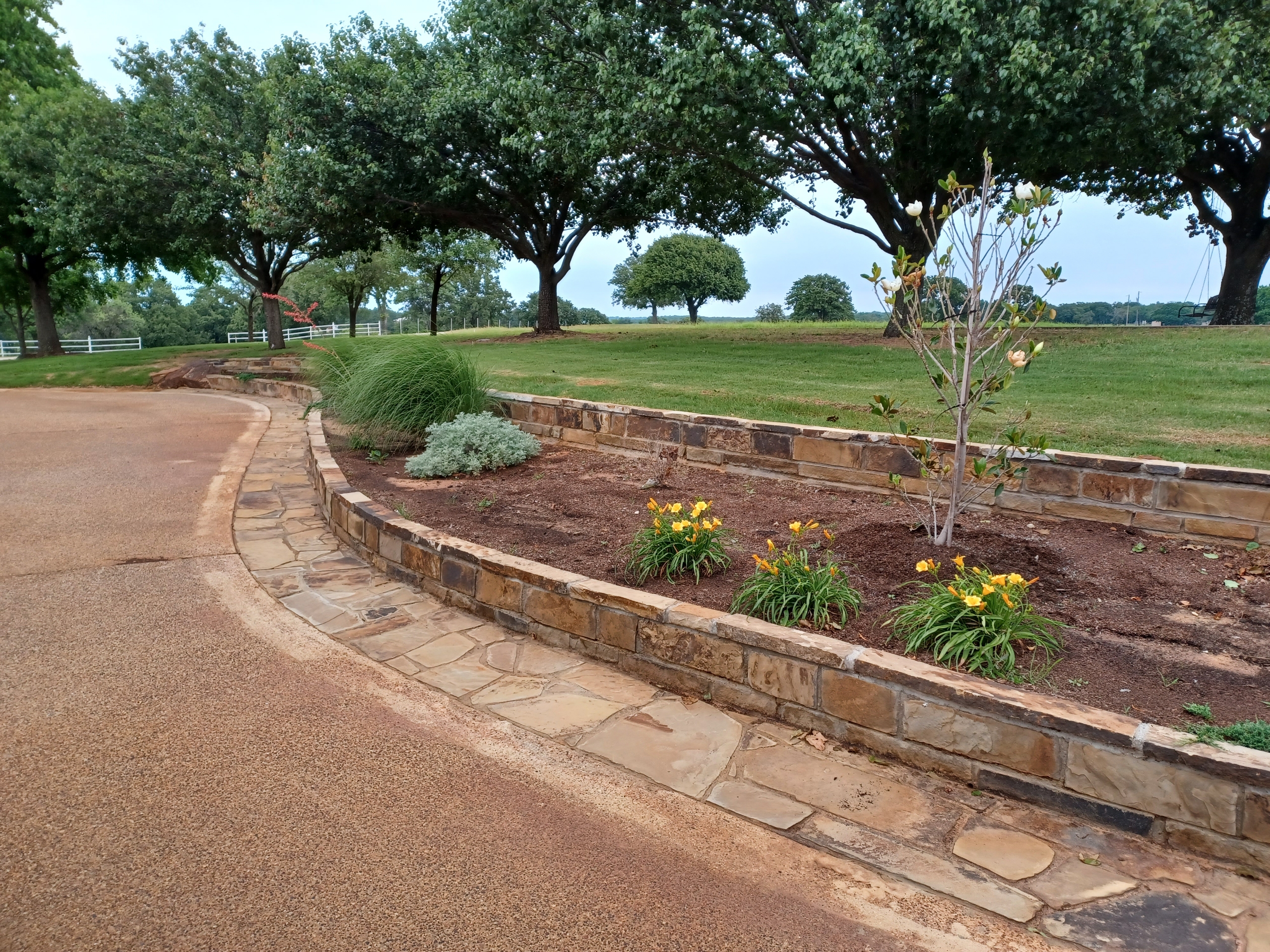 Stone retaining wall